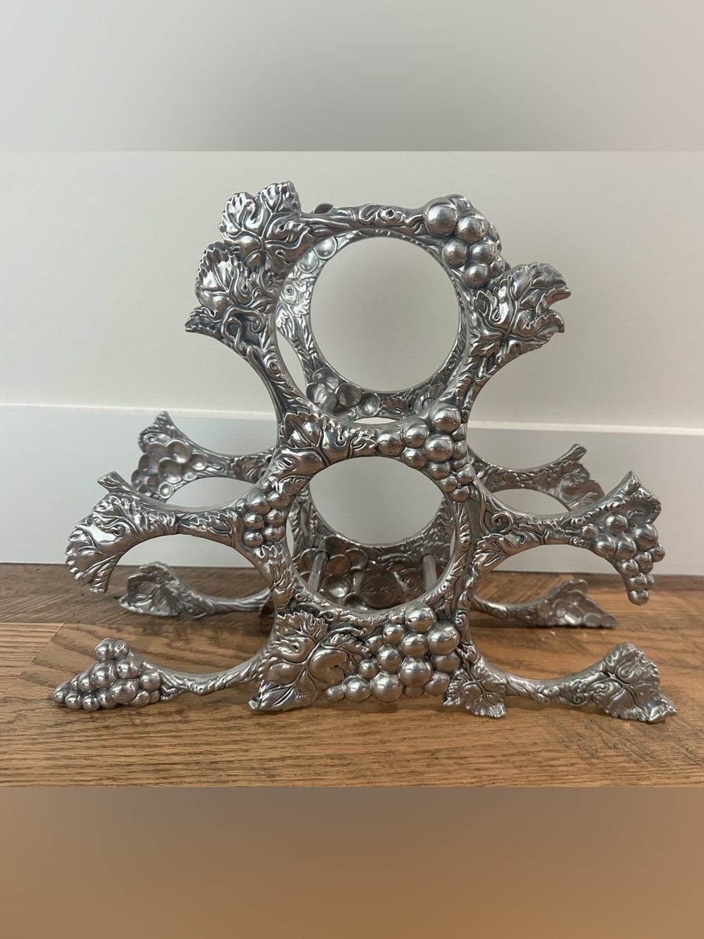2004 ARTHUR COURT Cast Aluminum Grapes Vine WINE BOTTLE Rack Holder Retired